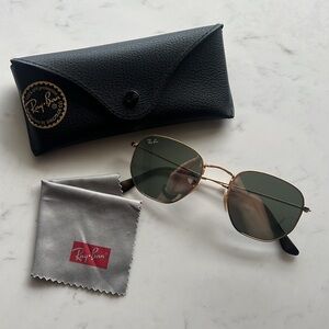 HEXAGONAL FLAT LENSES